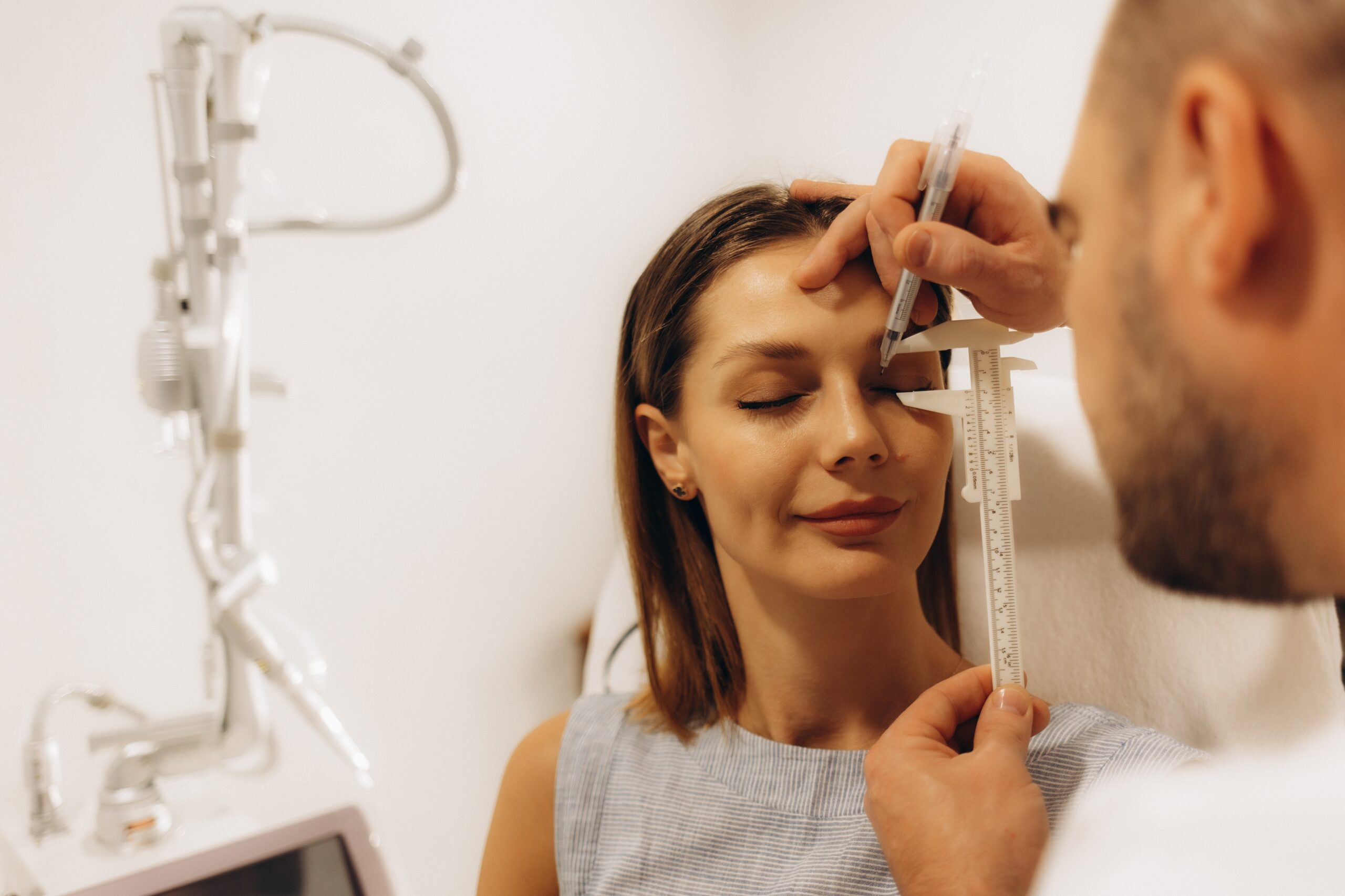 Plastic,Surgeon,Prepares,For,Blepharoplasty,,Blepharoplasty,Operation